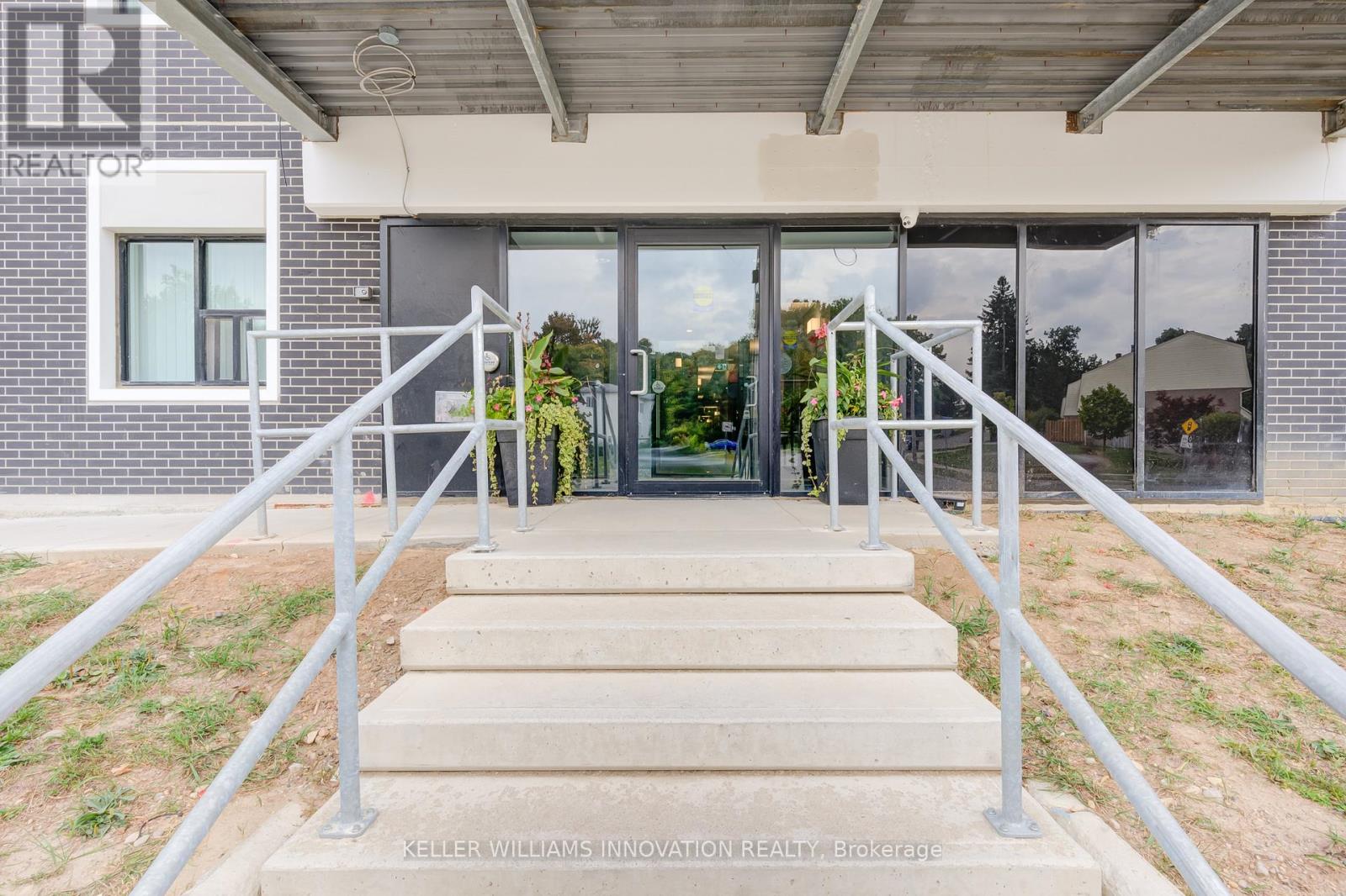 MLS® listing #28692814 for sale located at 510 - 595 STRASBURG ROAD