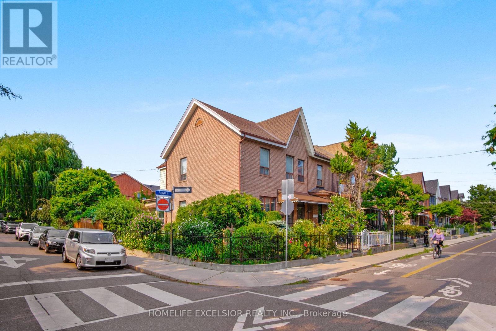 MLS® listing #28693838 for sale located at 32 ARGYLE STREET