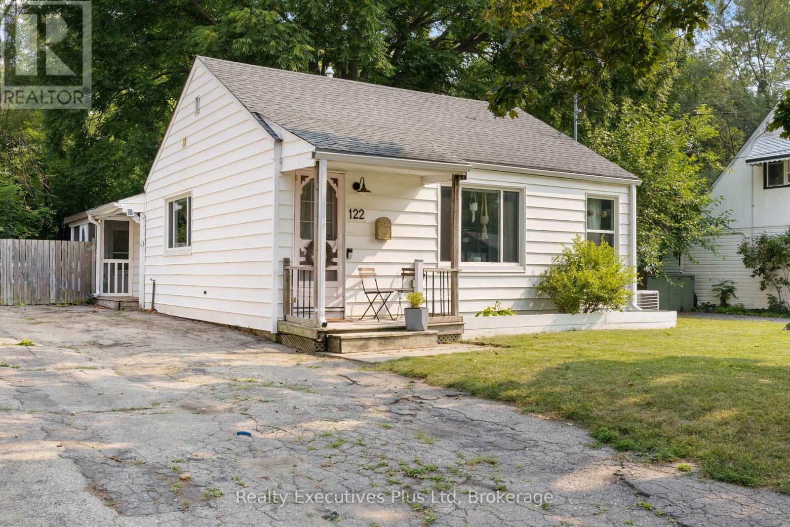 MLS® listing #28695032 for sale located at 122 SPADINA ROAD E