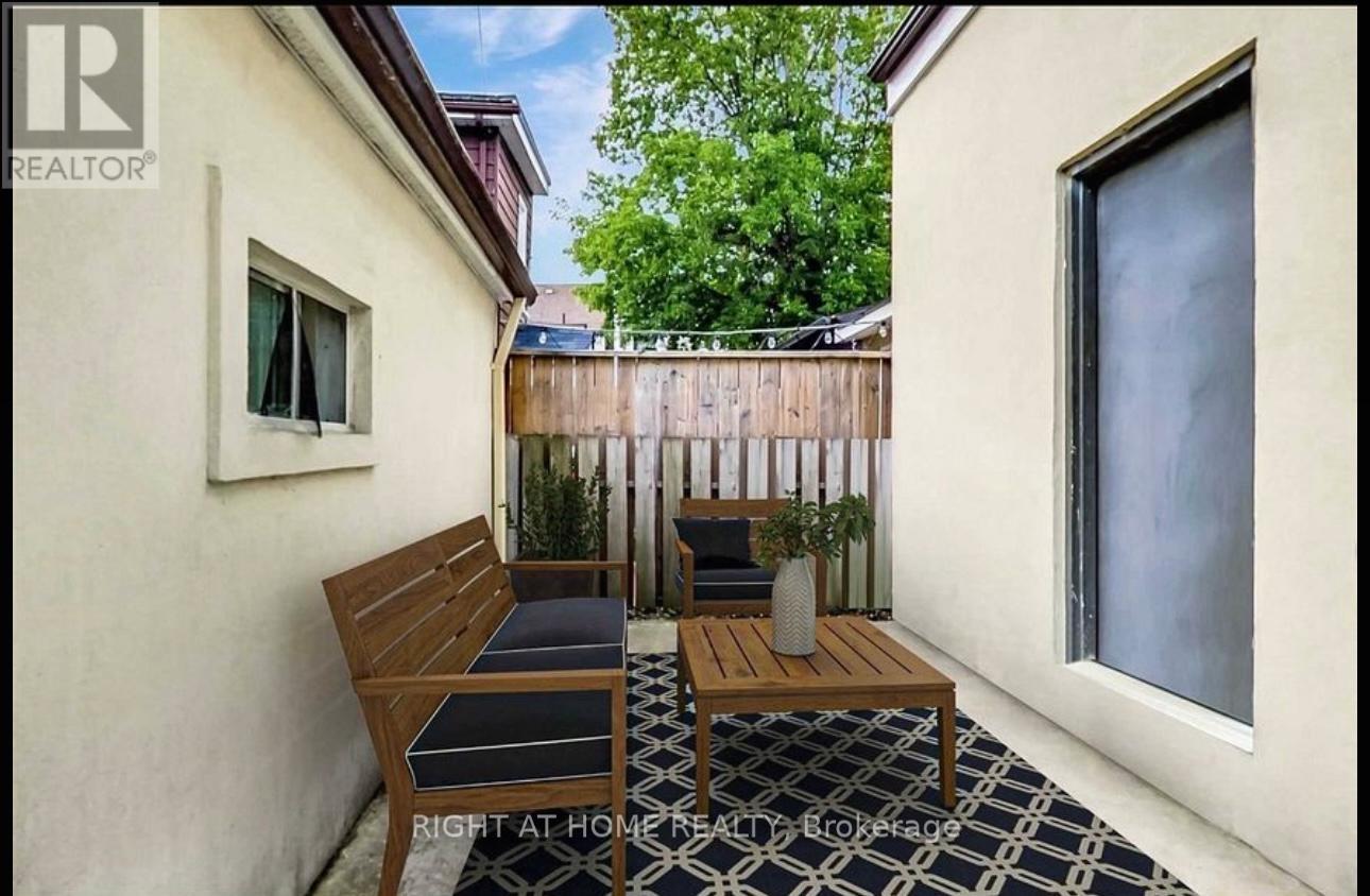 MLS® listing #28697401 for sale located at 50 SHIRLEY STREET W