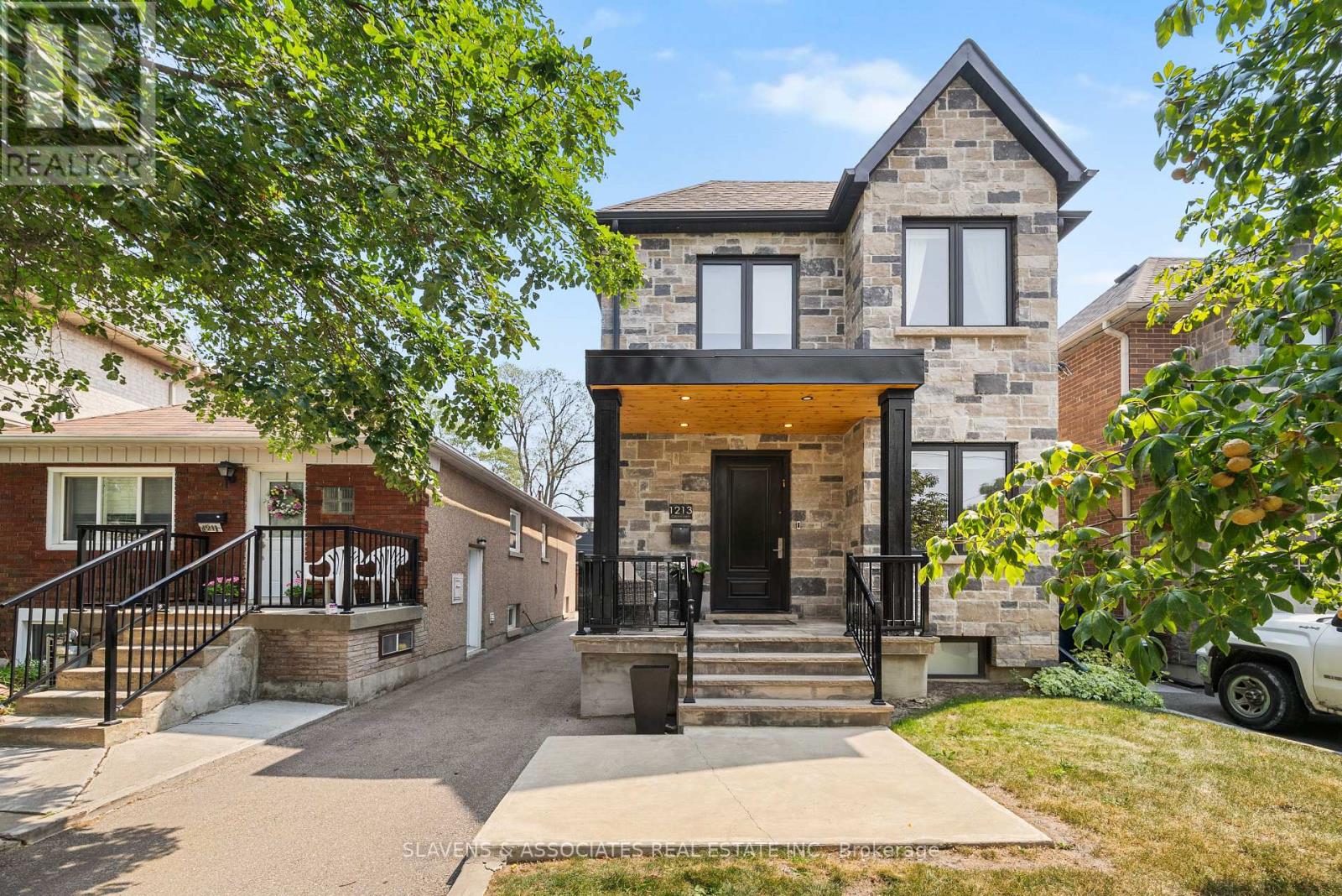 MLS® listing #28703410 for sale located at 1213 GLENCAIRN AVENUE