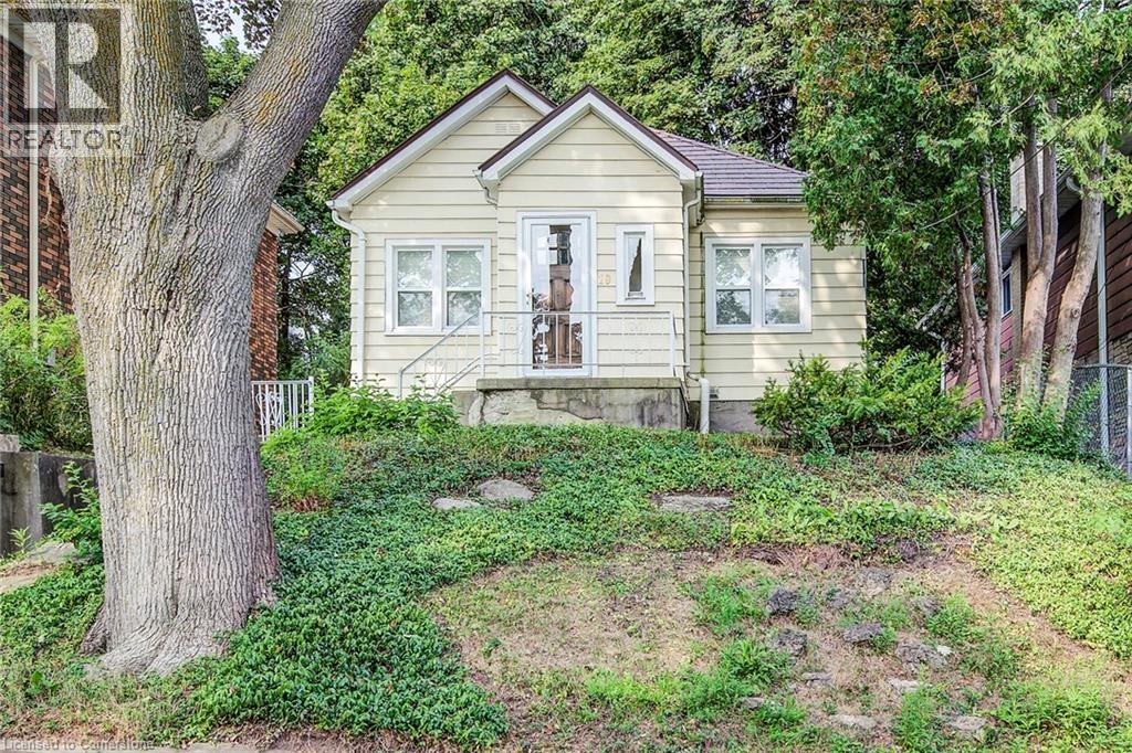 MLS® listing #28707031 for sale located at 19 CHESTNUT Street