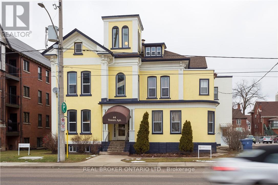 MLS® listing #28711366 for sale located at 44 WEBER STREET W