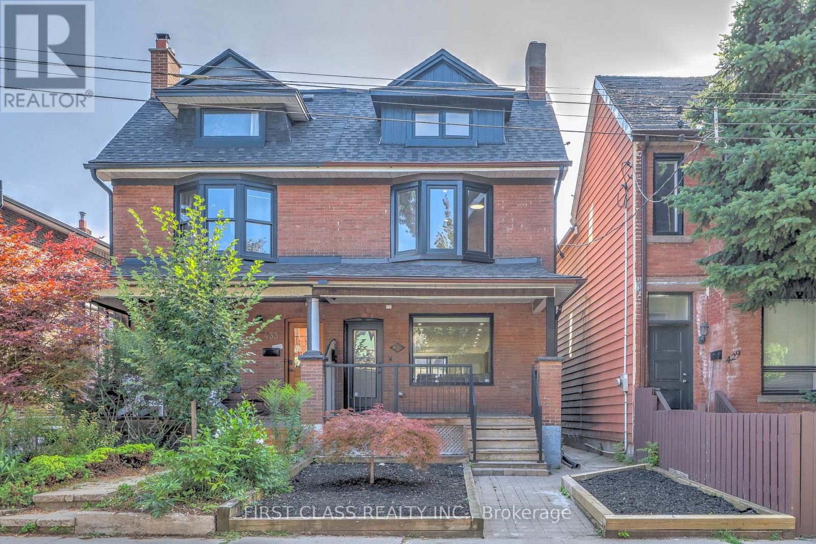 MLS® listing #28711633 for sale located at 431 ROXTON ROAD