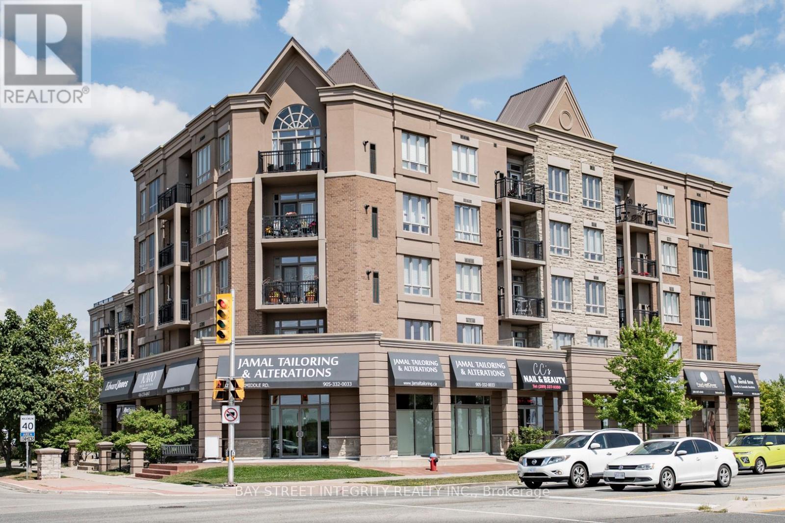 MLS® listing #28715738 for sale located at 307 - 5327 UPPER MIDDLE ROAD