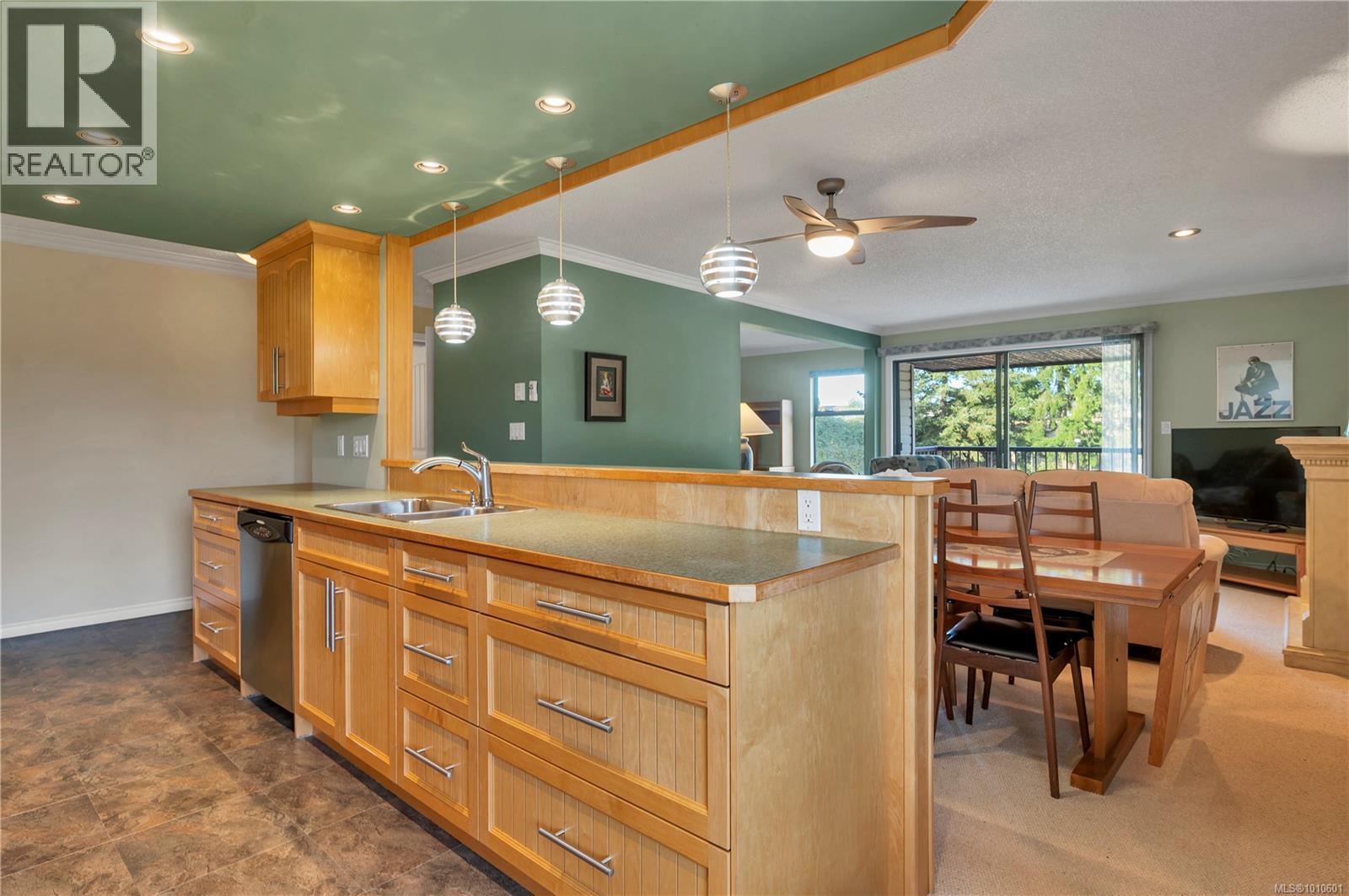 MLS® listing #28715909 for sale located at 320 585 Dogwood St S