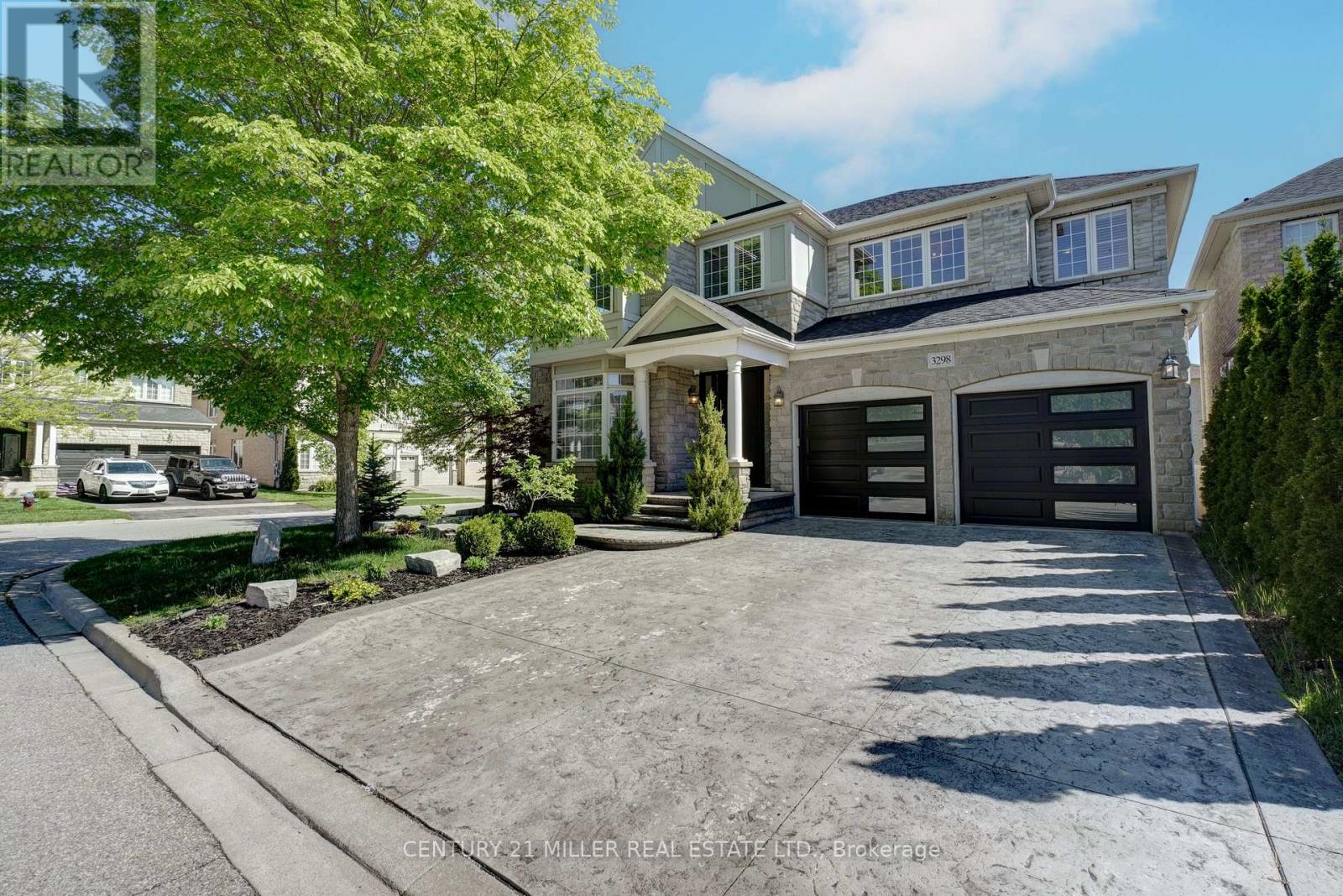 MLS® listing #28716130 for sale located at 3298 LIPTAY AVENUE