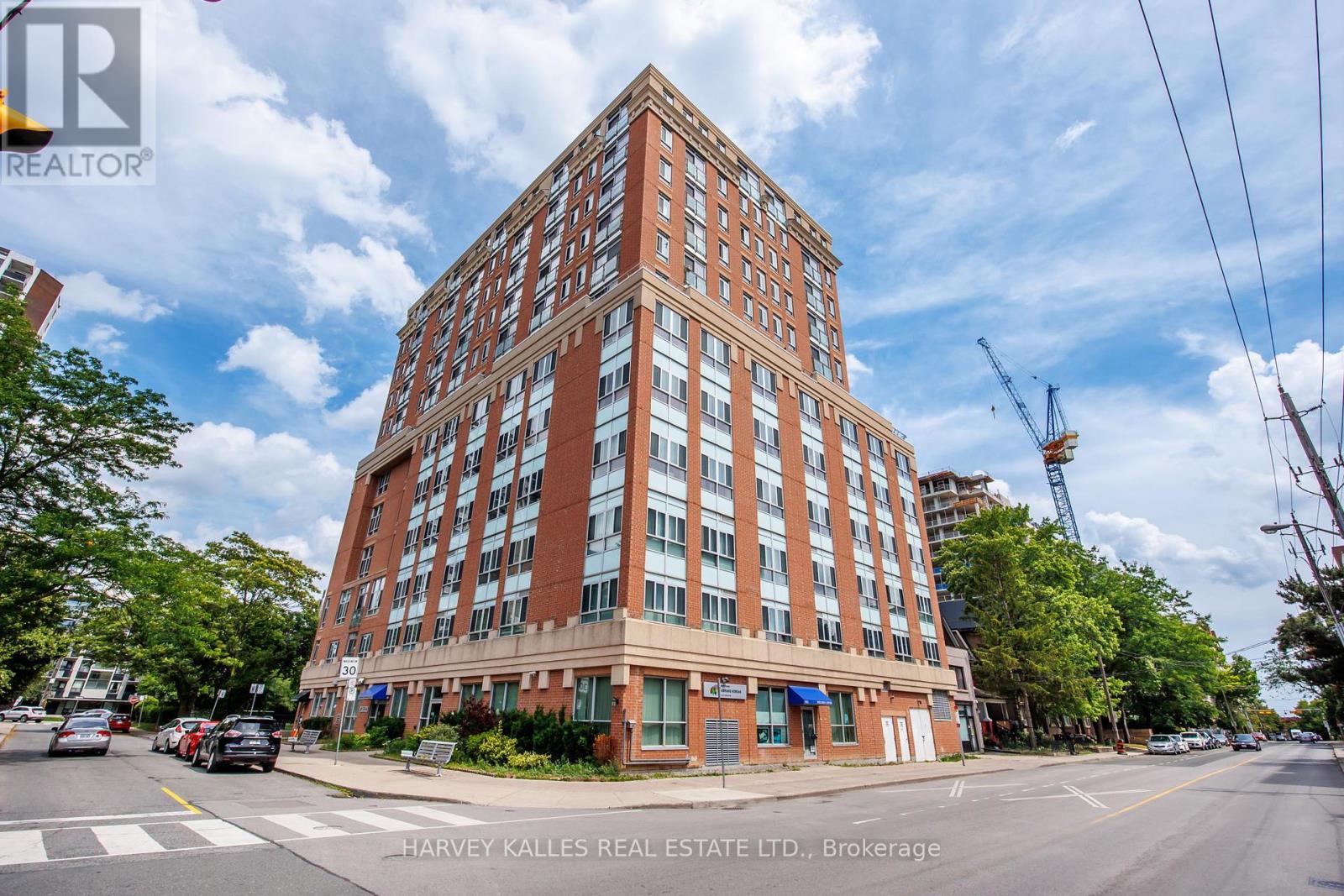 MLS® listing #28718310 for sale located at 212 - 15 MAPLEWOOD AVENUE
