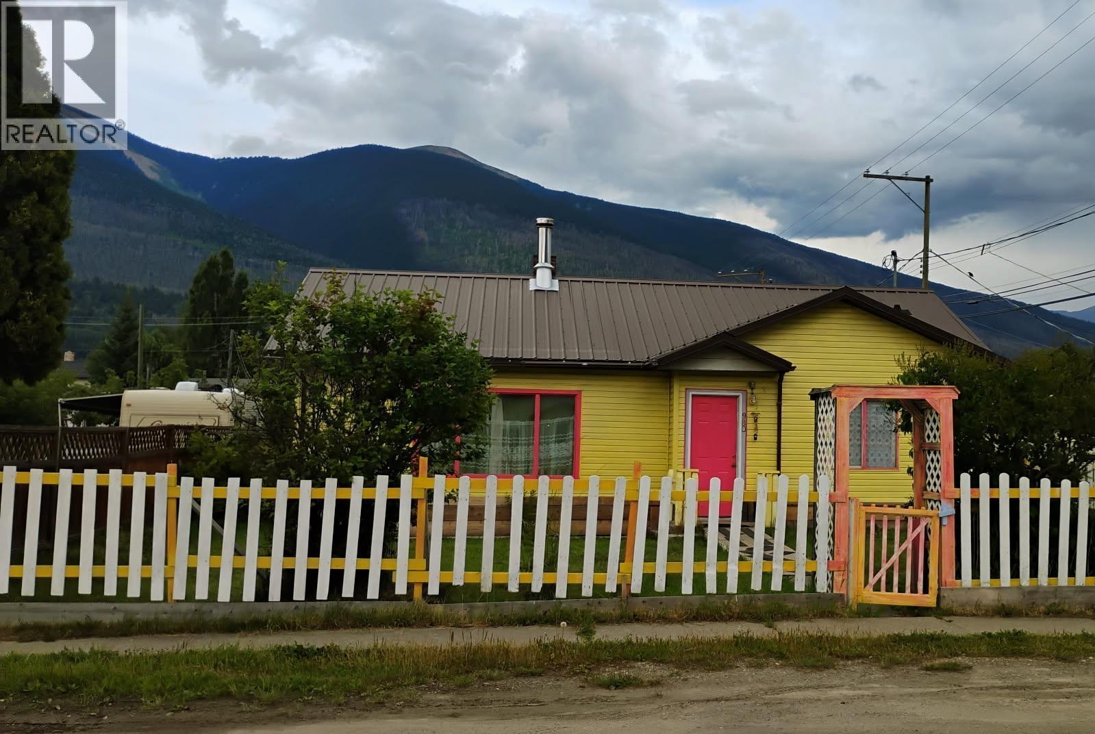 MLS® listing #28718777 for sale located at 980 4TH AVENUE