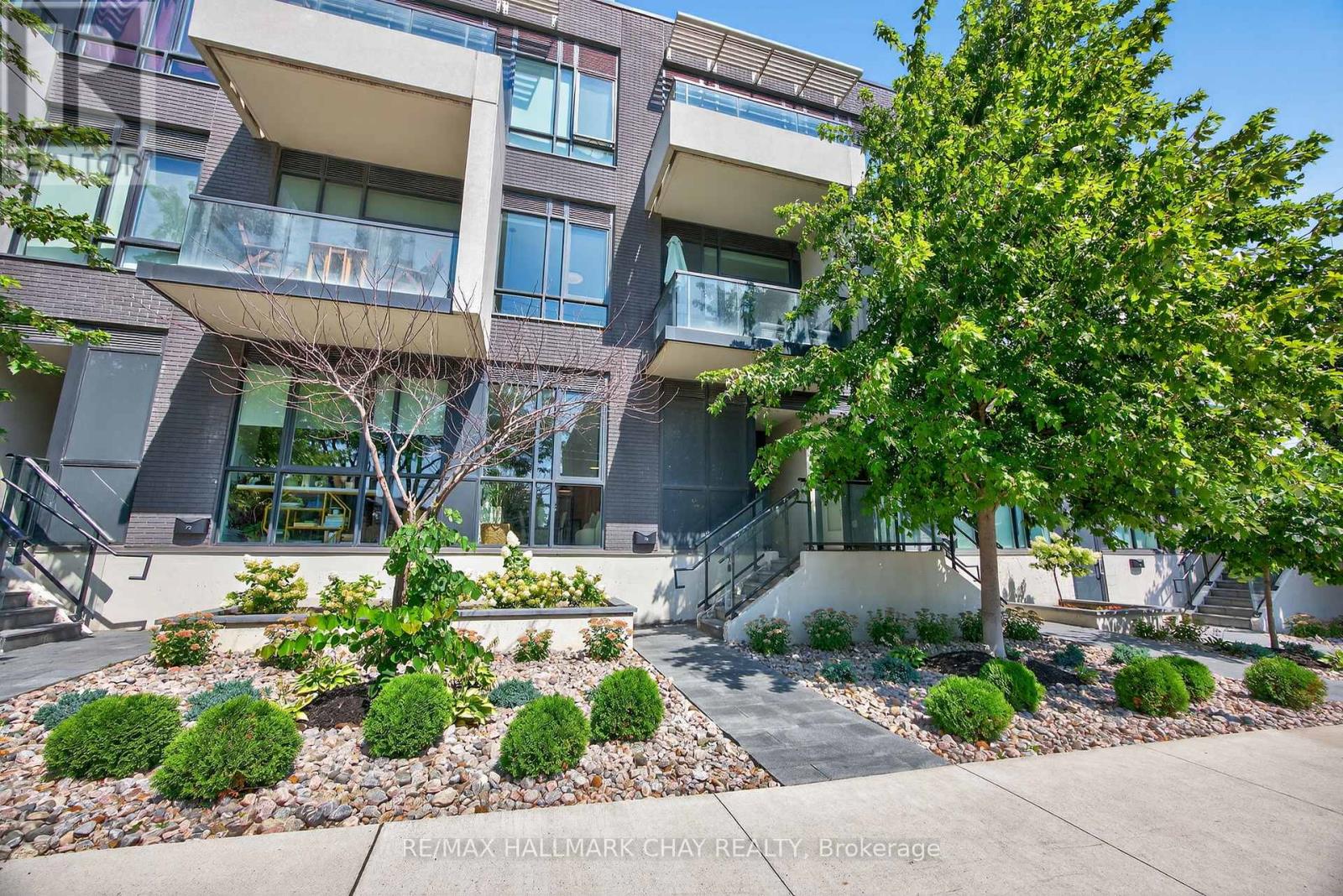 MLS® listing #28722796 for sale located at 70 LANARK AVENUE