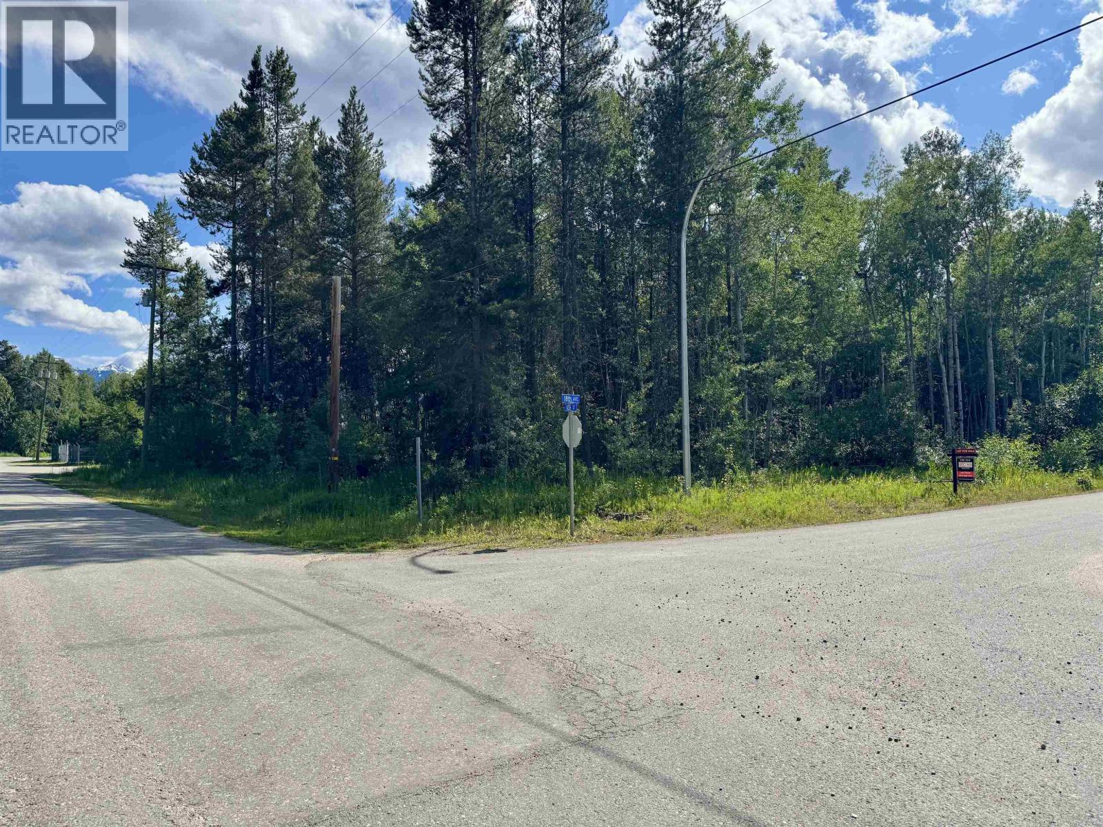 MLS® listing #28725001 for sale located at 1005 18TH AVENUE