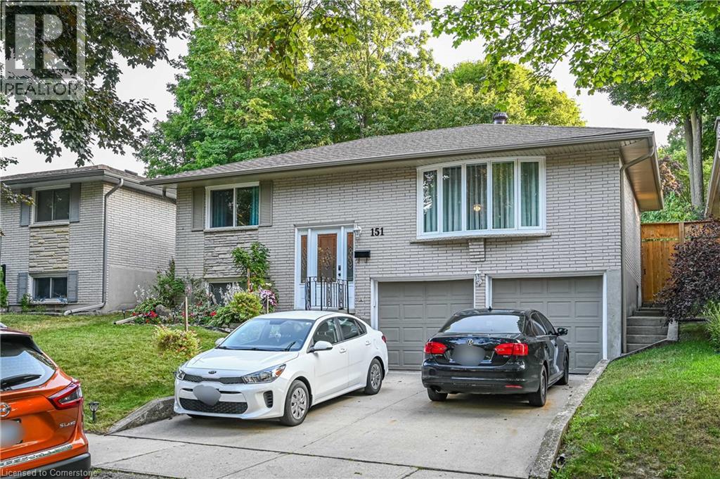 MLS® listing #28725506 for sale located at 151 COACH HILL Drive Unit# upper