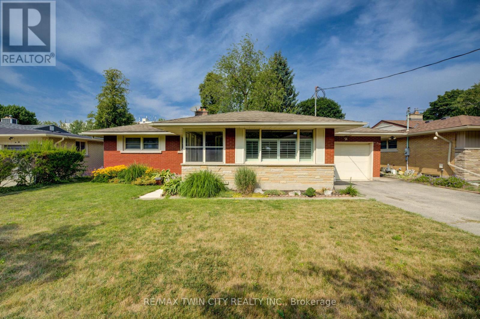 MLS® listing #28727163 for sale located at 74 LAKESIDE DRIVE