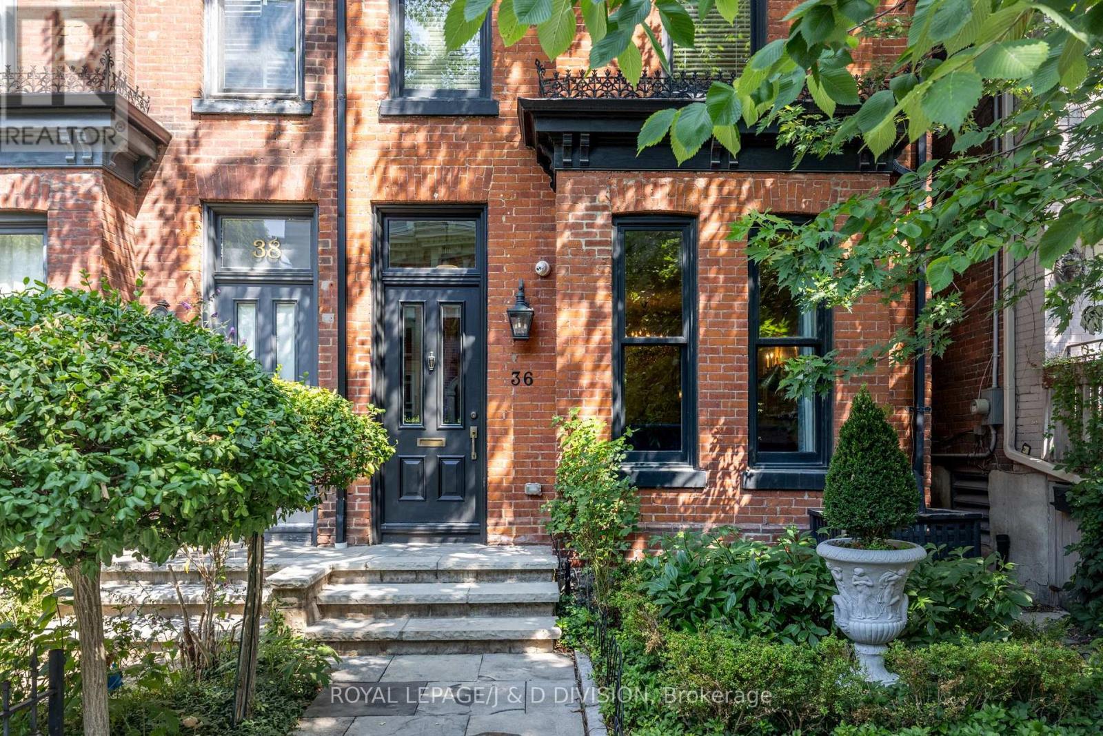 MLS® listing #28727346 for sale located at 36 BOSWELL AVENUE