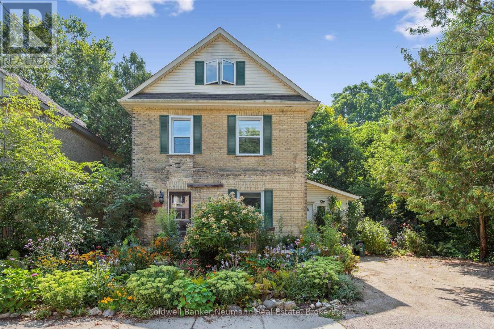 MLS® listing #28731986 for sale located at 102 ASMUS STREET