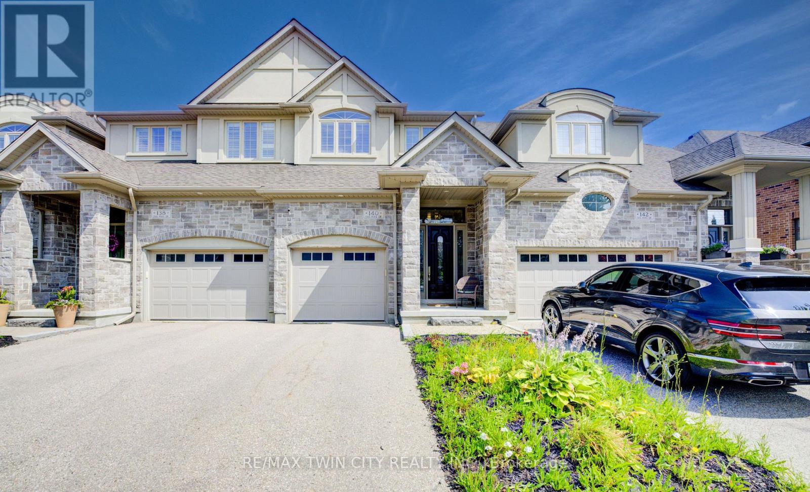 MLS® listing #28735293 for sale located at 140 OAK PARK DRIVE