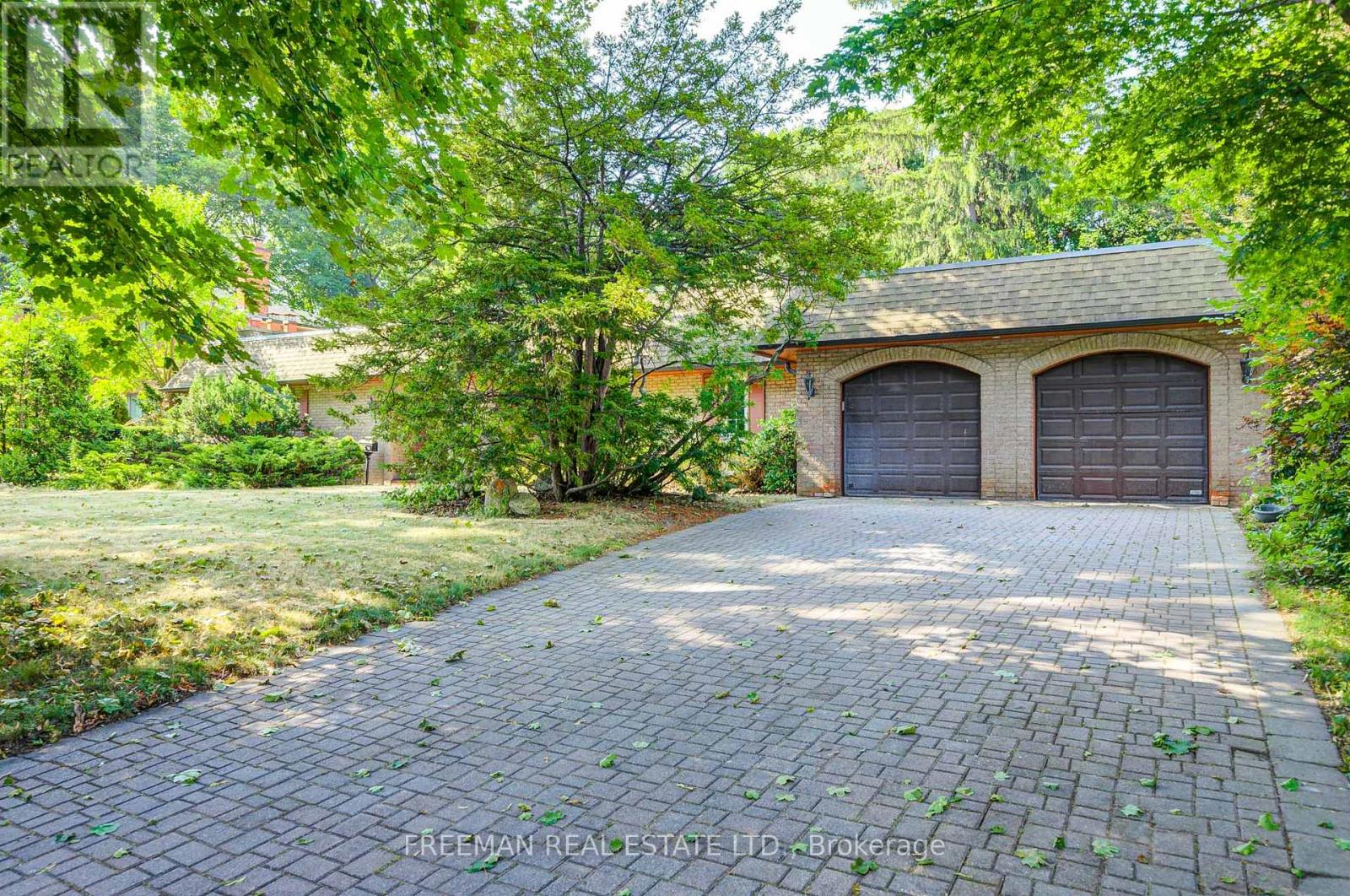 MLS® listing #28736482 for sale located at 1528 KNARESWOOD DRIVE