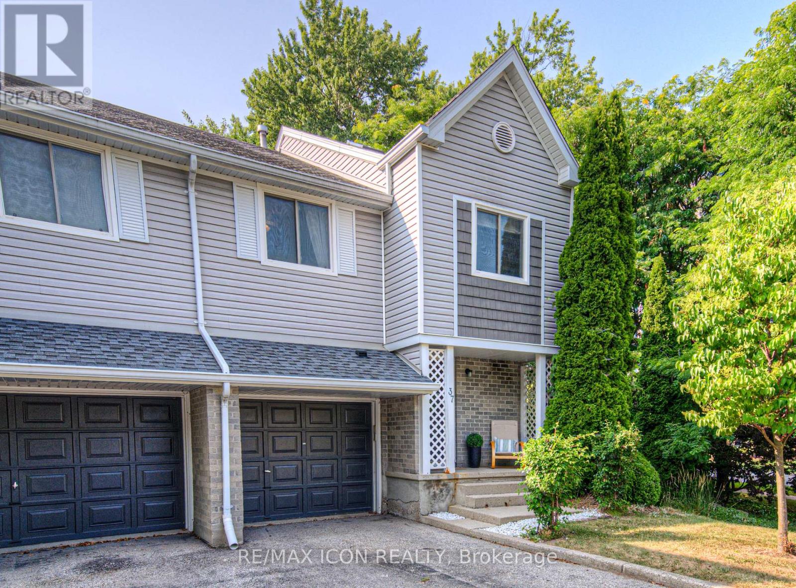 MLS® listing #28737291 for sale located at 37 - 54 GREEN VALLEY DRIVE