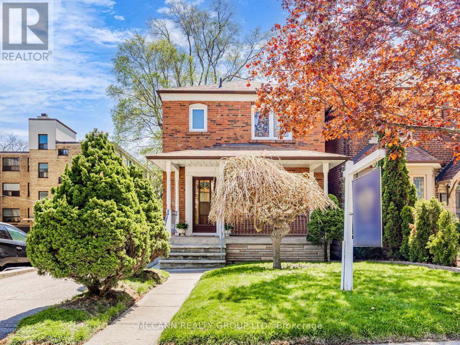 MLS® listing #28739454 for sale located at 407 ROSELAWN AVENUE