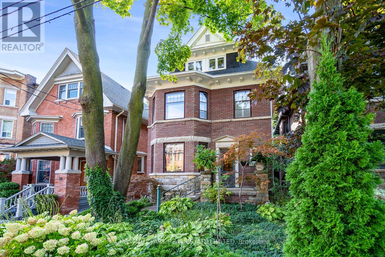 MLS® listing #28740450 for sale located at 40 ADMIRAL ROAD