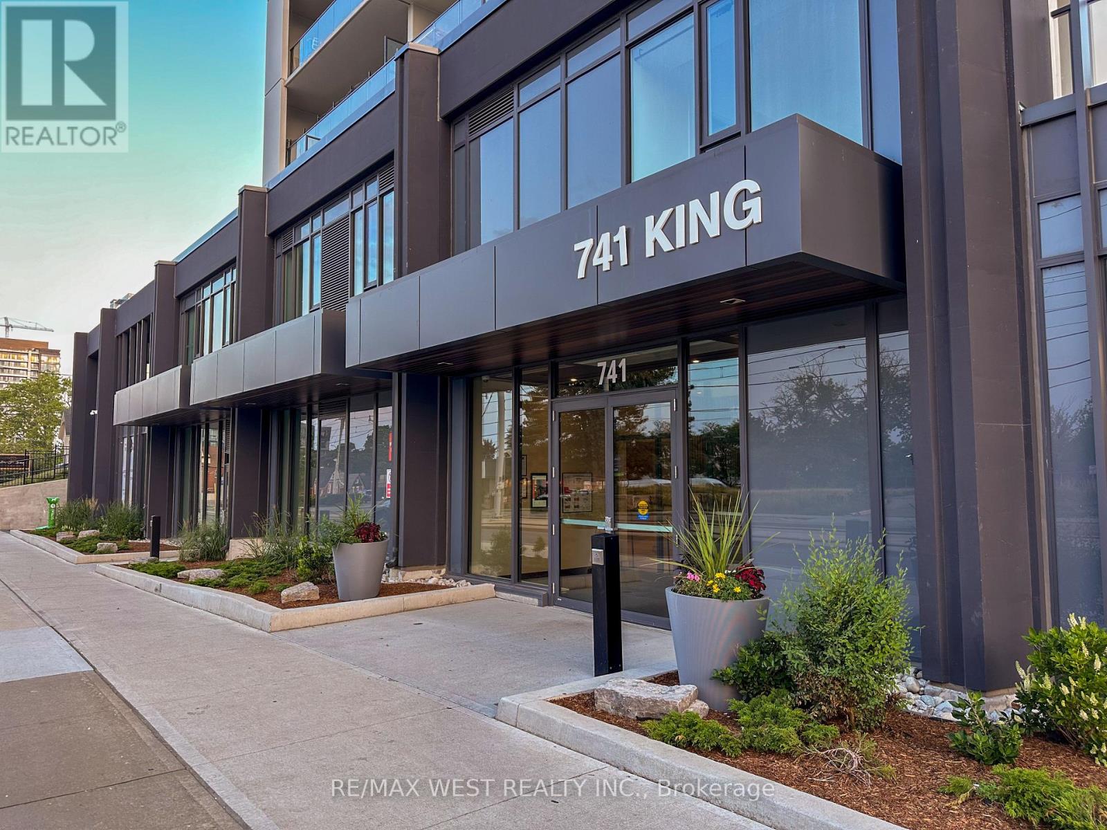 MLS® listing #28742114 for sale located at 812 - 741 KING STREET W