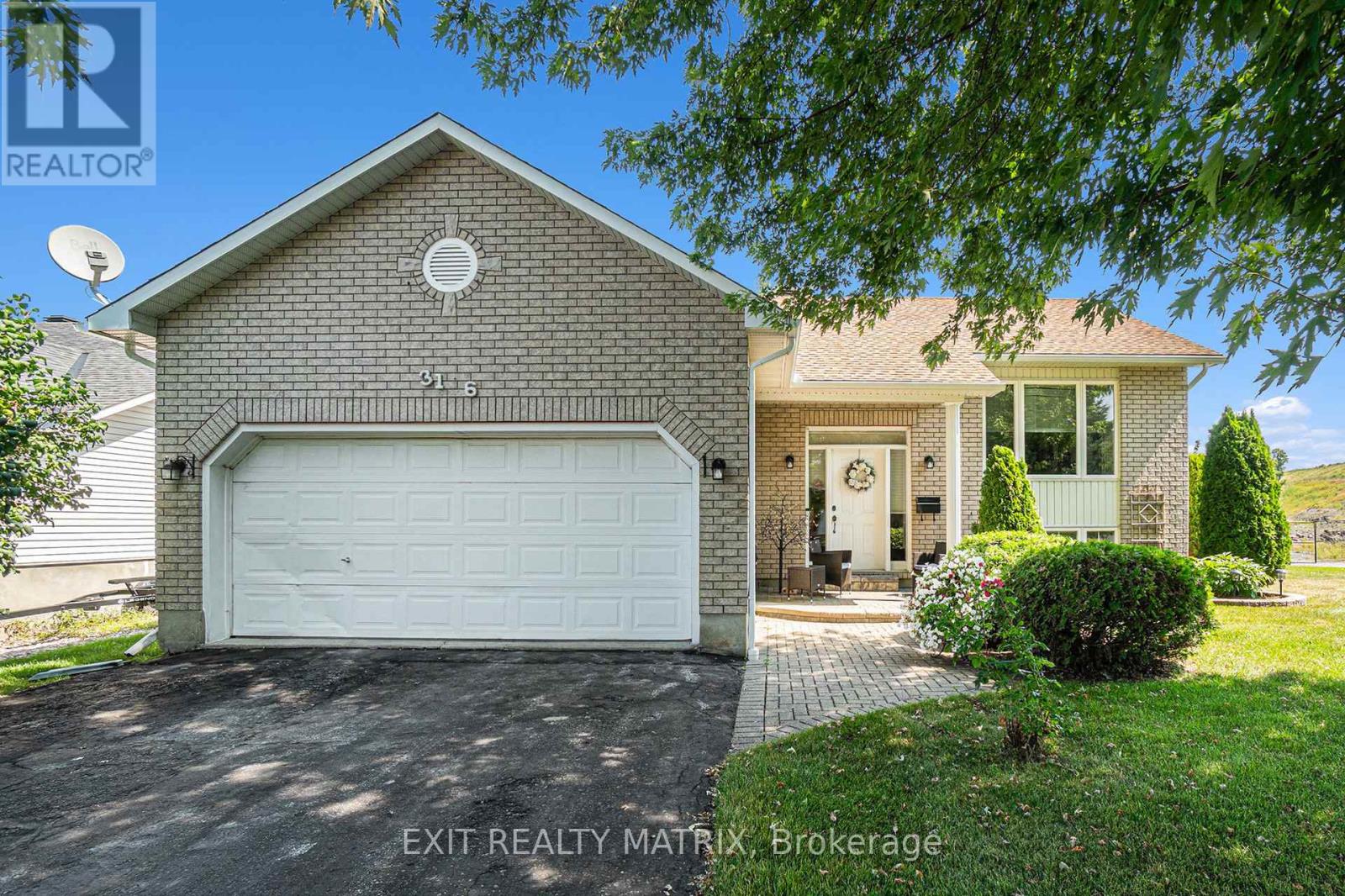 MLS® listing #28745090 for sale located at 3136 LEMAY CIRCLE