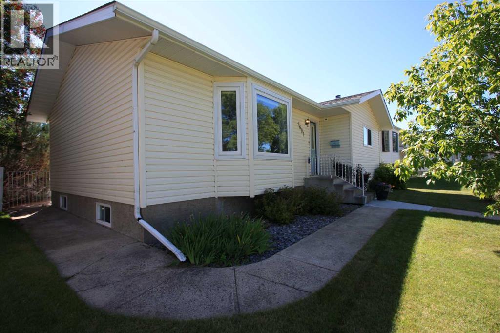 MLS® listing #28745177 for sale located at 6607 54 Avenue