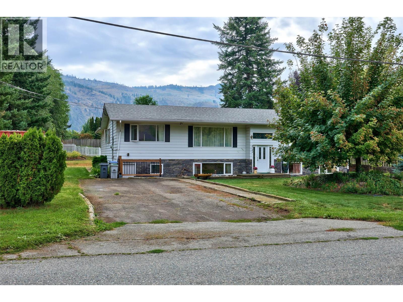 MLS® listing #28745363 for sale located at 4742 Aspen Park Drive