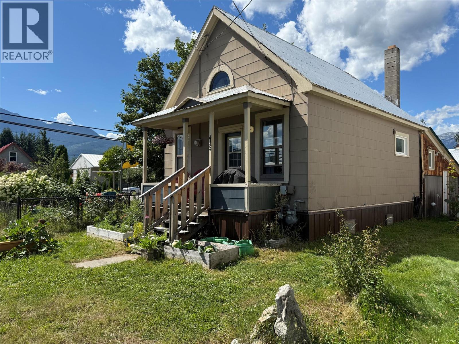 MLS® listing #28745456 for sale located at 415 Downie Street