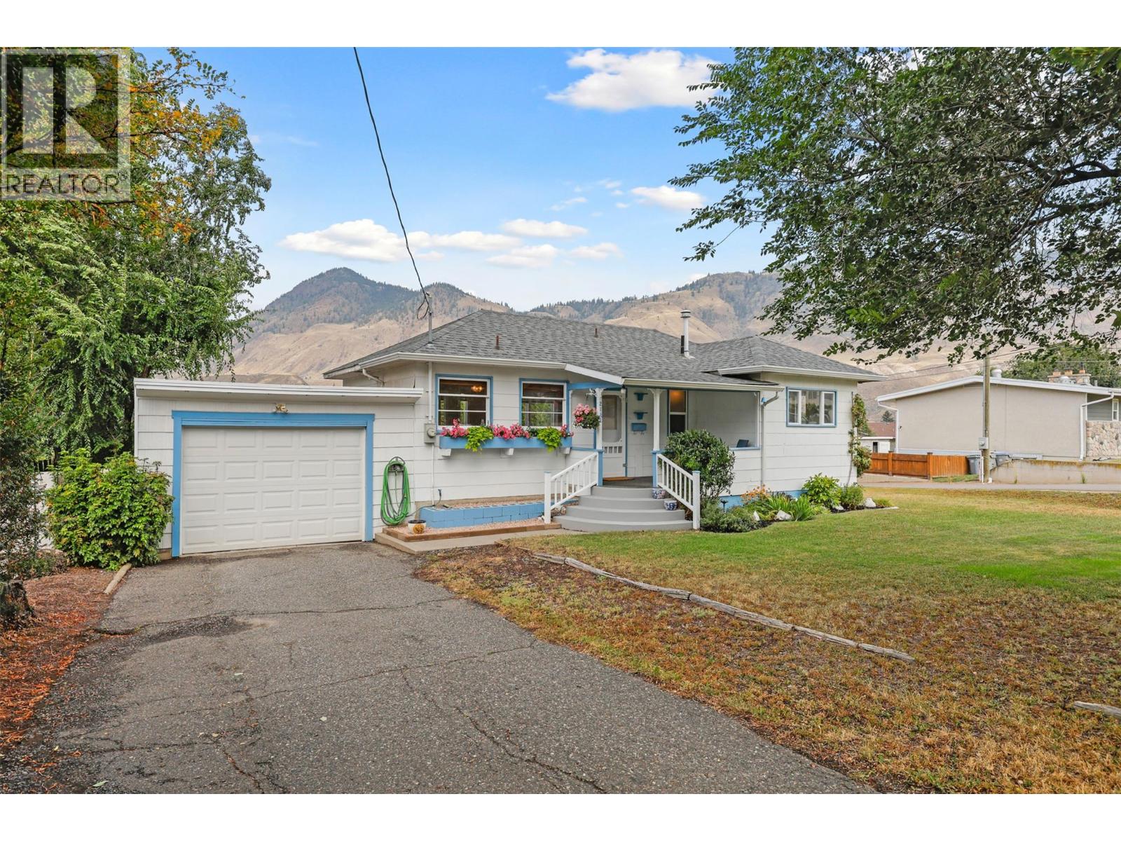 MLS® listing #28746339 for sale located at 2152 Crescent Drive