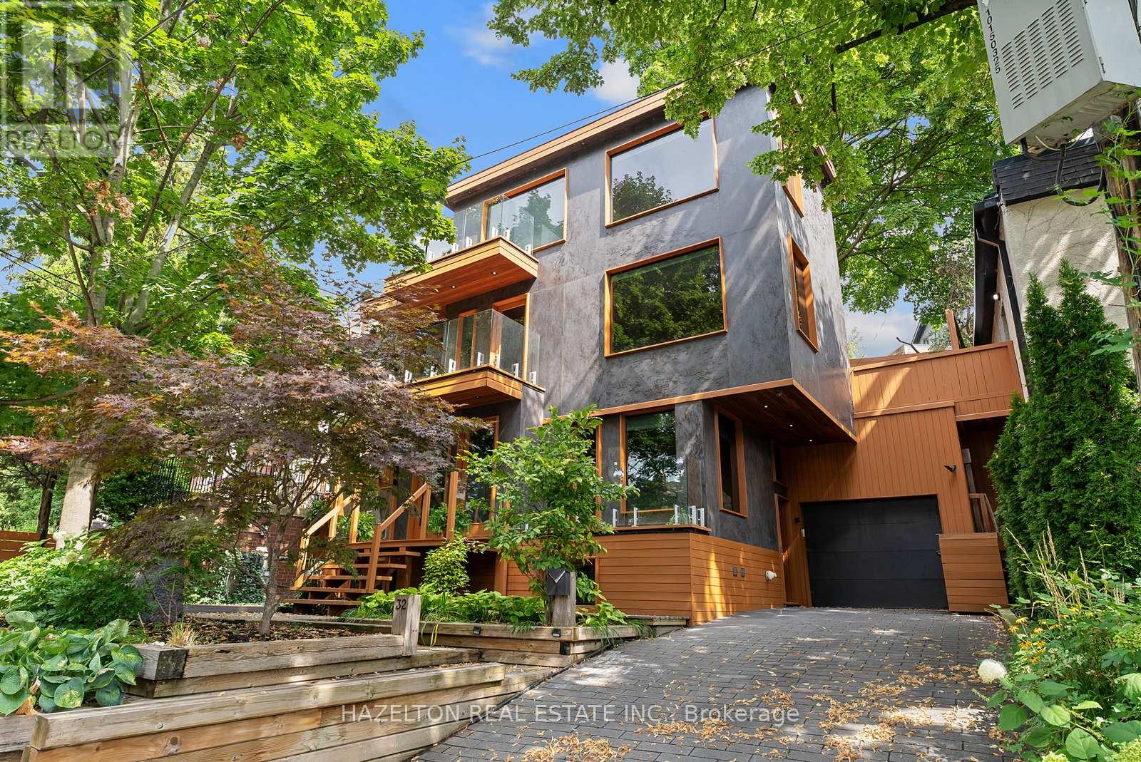 MLS® listing #28748647 for sale located at 32 REGAL ROAD