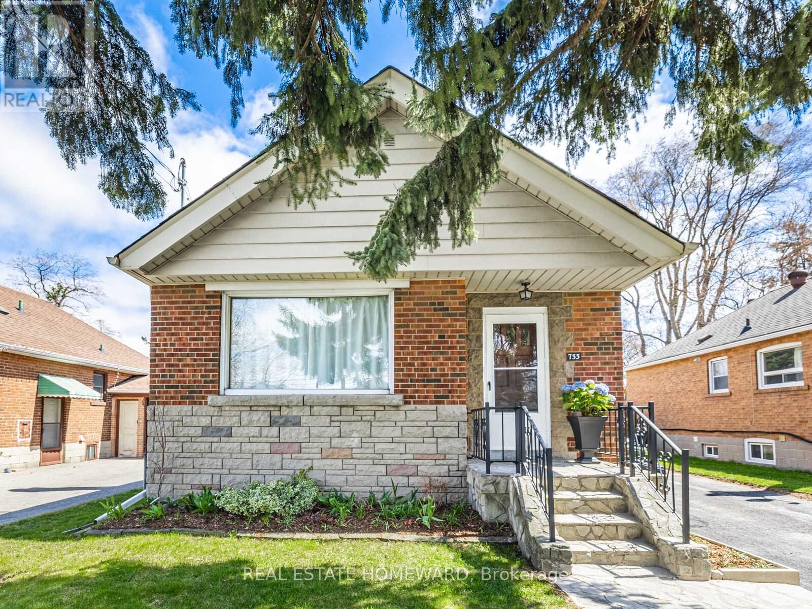MLS® listing #28748931 for sale located at 733 PHARMACY AVENUE