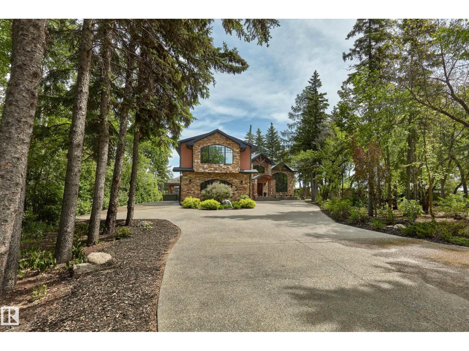 MLS® listing #28749282 for sale located at 5 DONSDALE CR NW