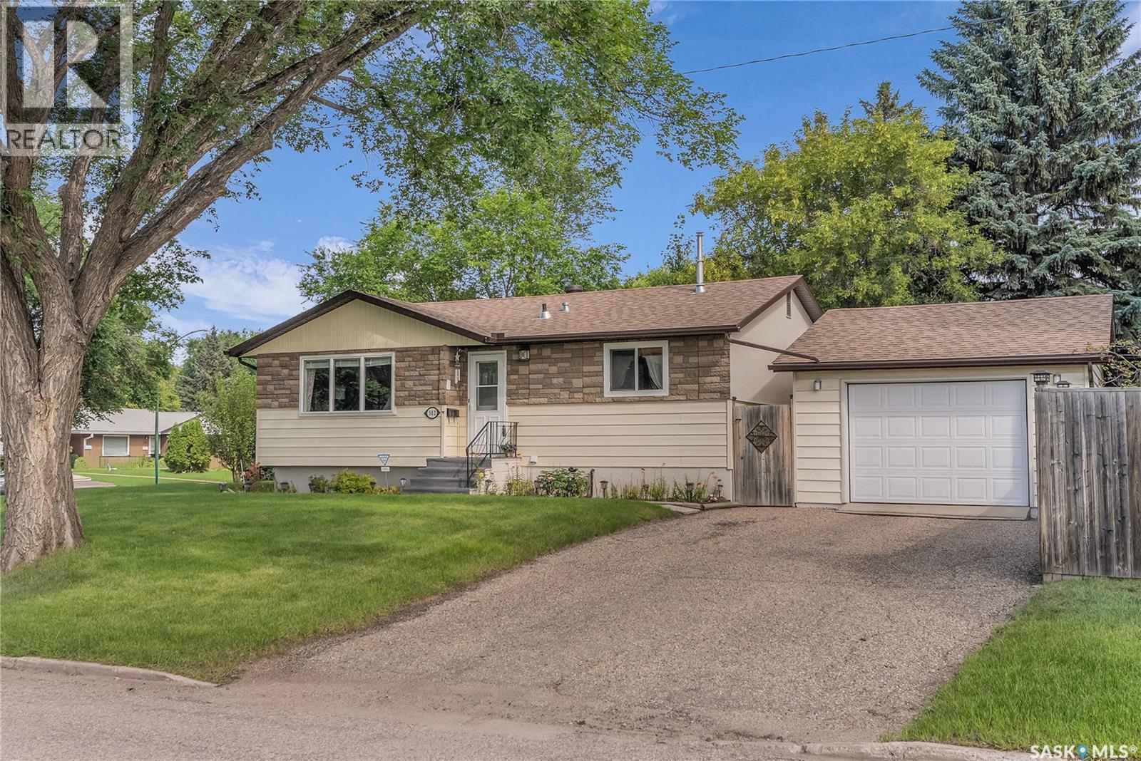 MLS® listing #28749376 for sale located at 302 Ottawa AVENUE N