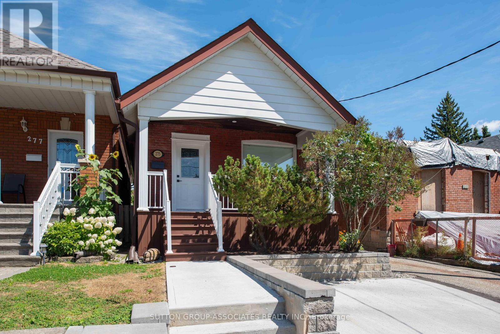 MLS® listing #28750473 for sale located at 275 ROBINA AVENUE