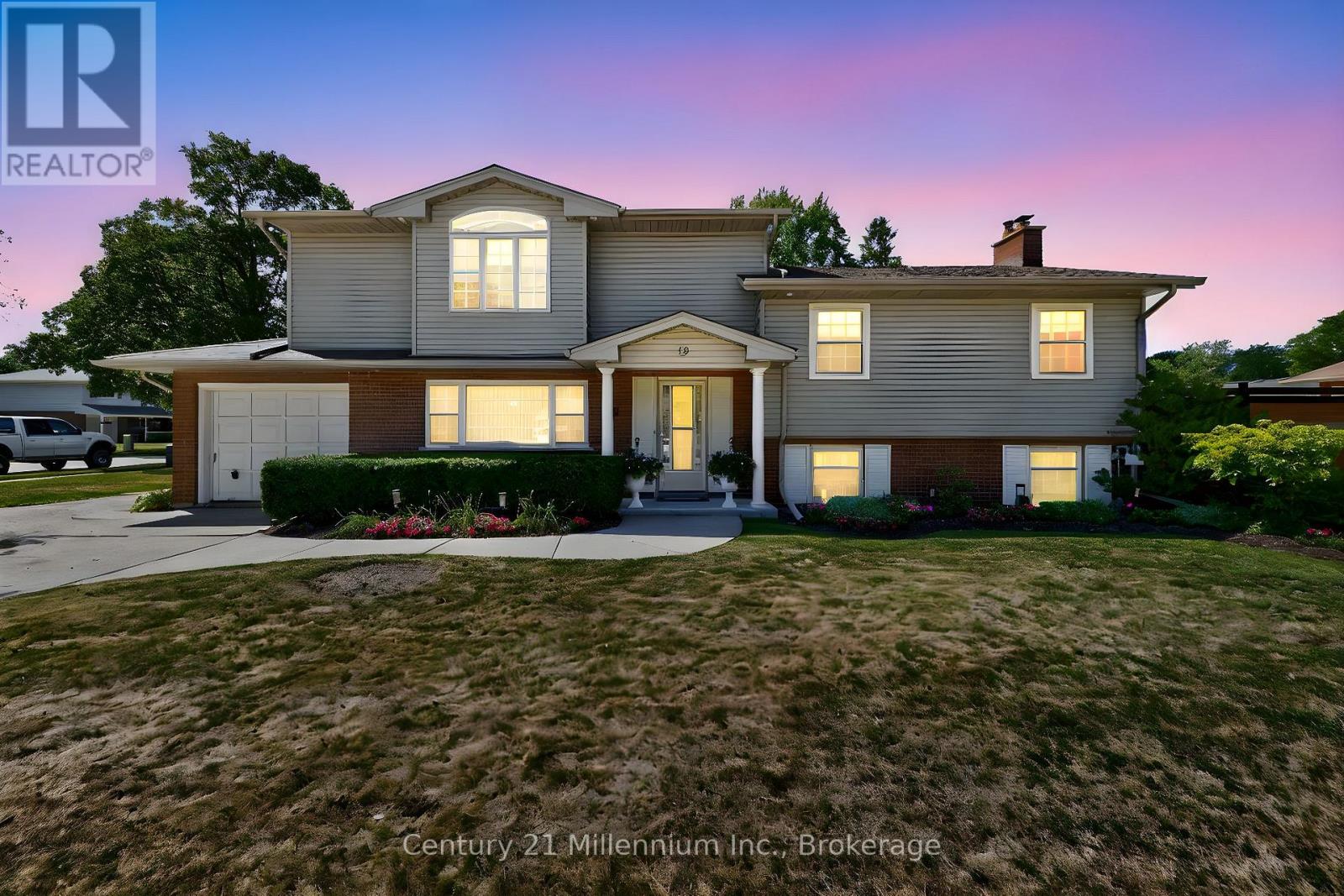MLS® listing #28752735 for sale located at 19 CROSBY DRIVE
