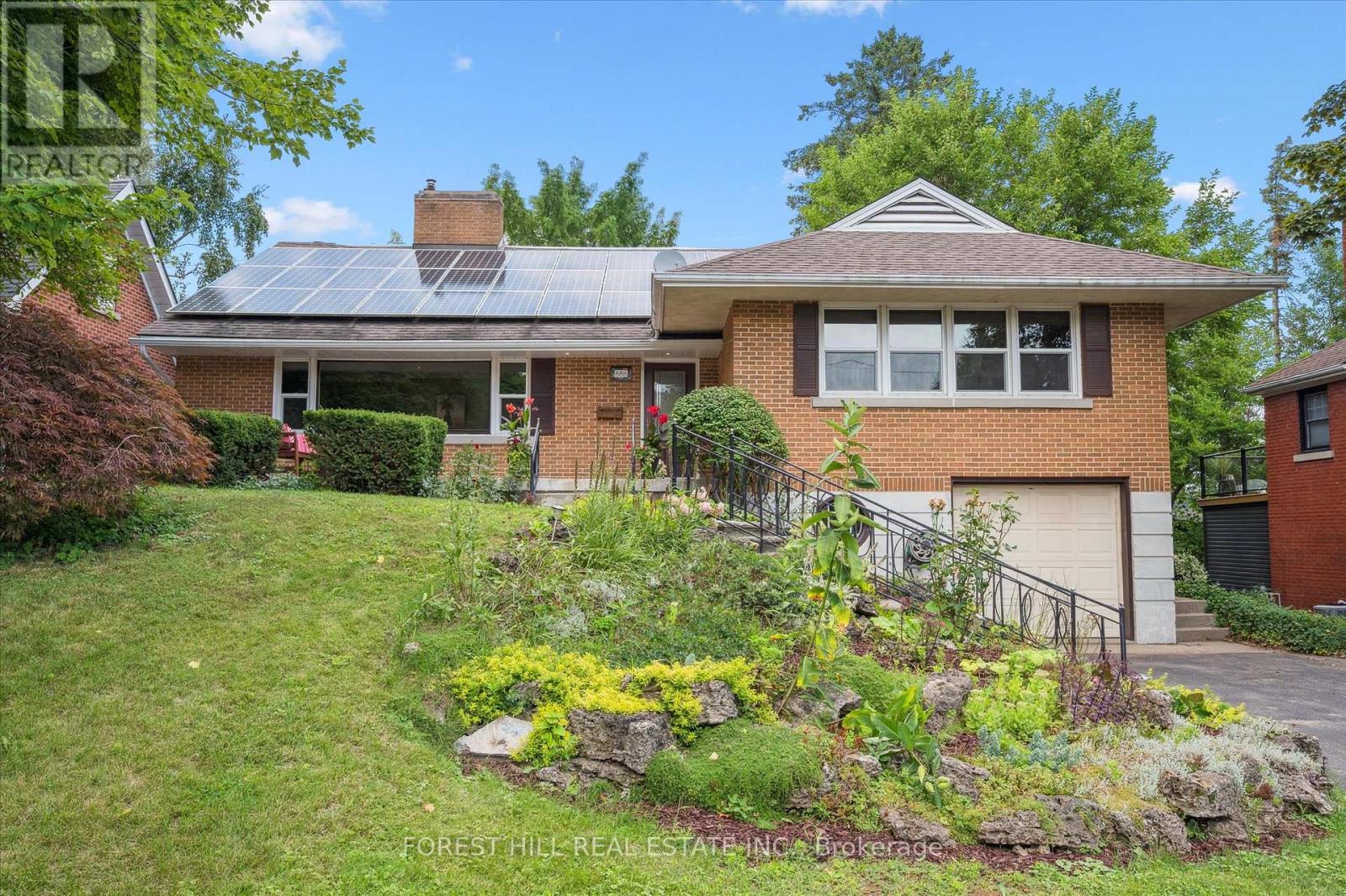 MLS® listing #28753312 for sale located at 688 ROCKWAY DRIVE