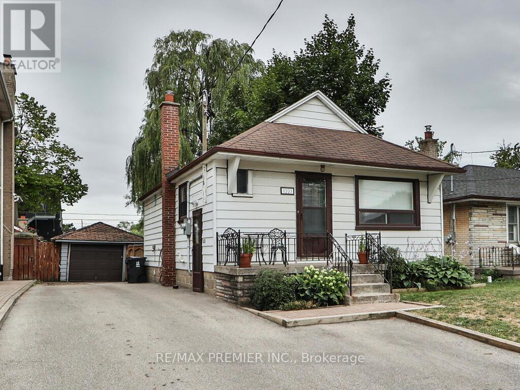 MLS® listing #28759802 for sale located at 1223 GLENCAIRN AVENUE