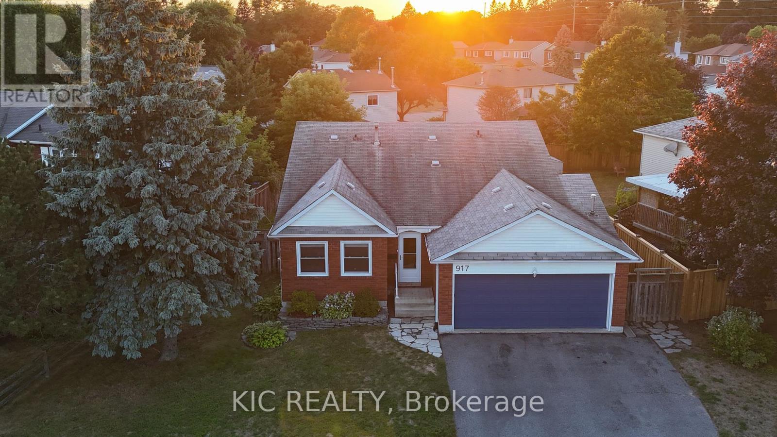 MLS® listing #28771514 for sale located at 917 CHIPPING PARK BOULEVARD