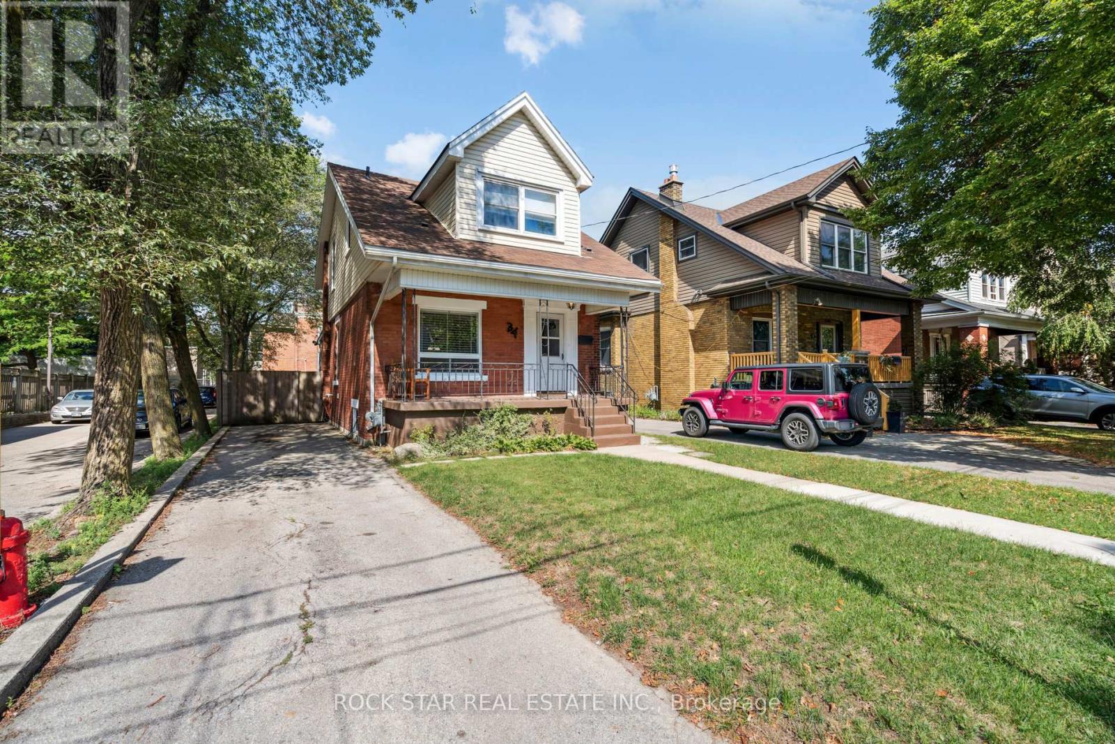 MLS® listing #28771994 for sale located at 34 CLIFF AVENUE