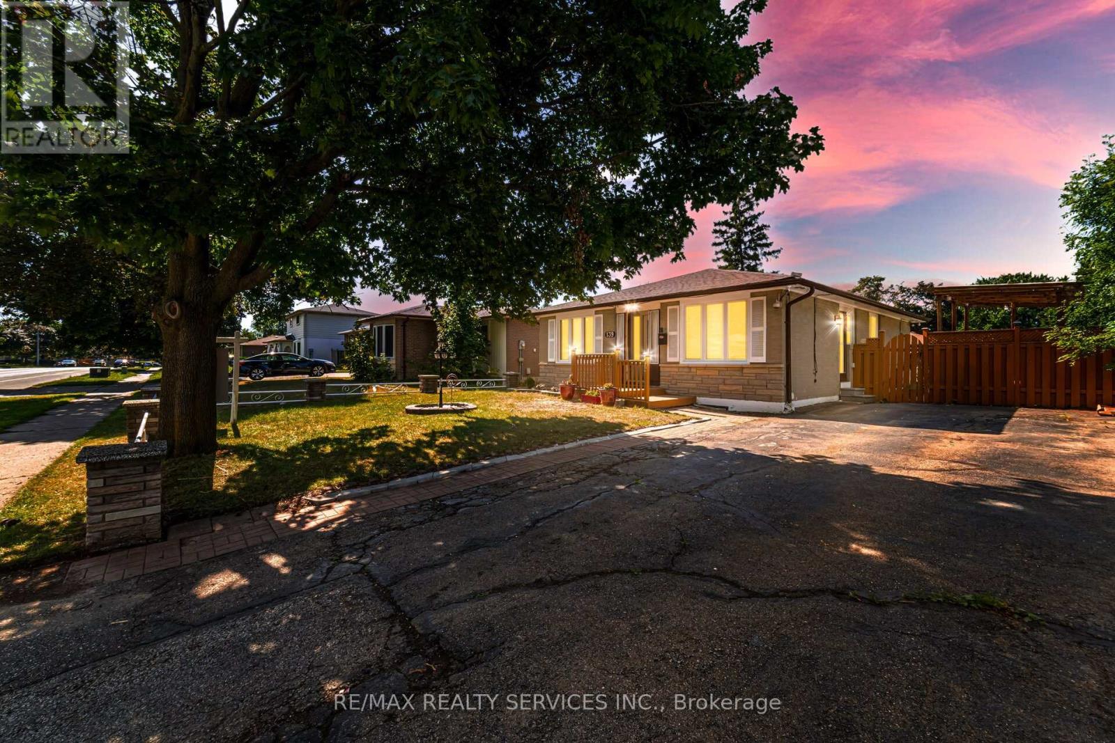 MLS® listing #28772106 for sale located at 139 RUTHERFORD ROAD N