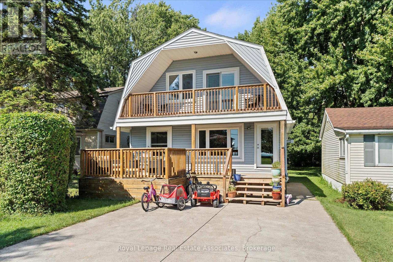 MLS® listing #28772137 for sale located at 374 LAKEWOOD DRIVE N
