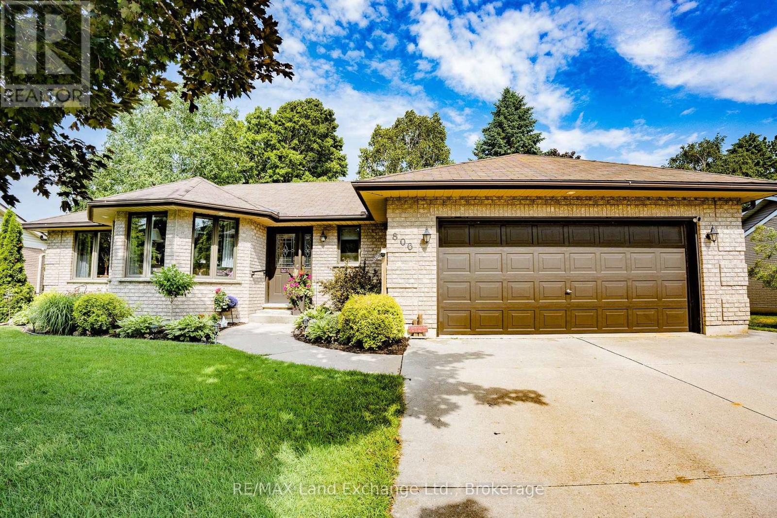 MLS® listing #28772156 for sale located at 806 BRICKER STREET