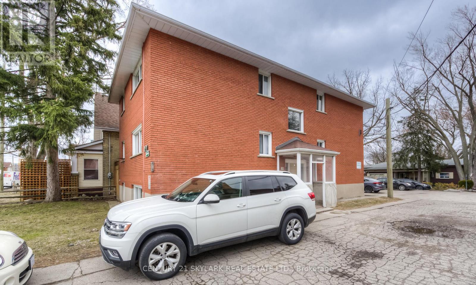MLS® listing #28774843 for sale located at 2 - 75 HIGHLAND ROAD E