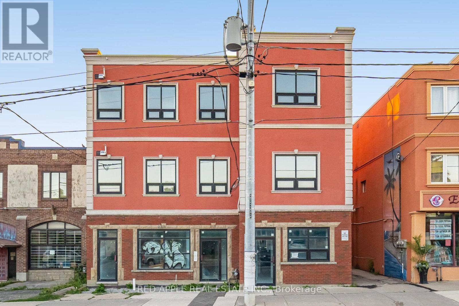 MLS® listing #28778148 for sale located at 416 OAKWOOD AVENUE