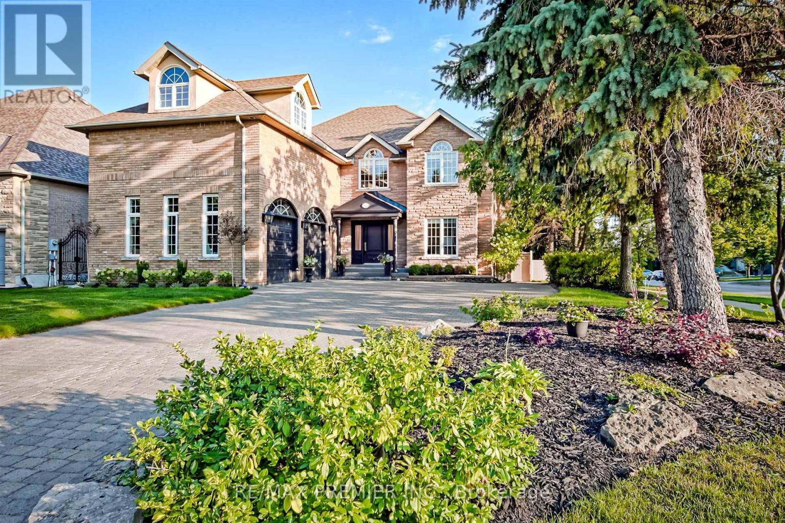 MLS® listing #28780324 for sale located at 115 SOUTHLAWN DRIVE
