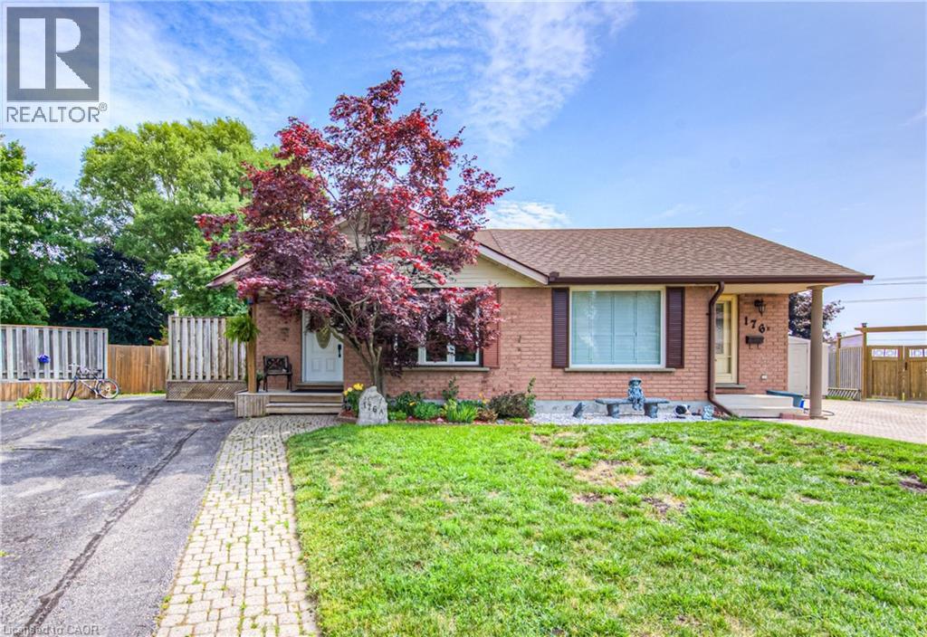 MLS® listing #28780339 for sale located at 176A COGHILL Place Unit# A