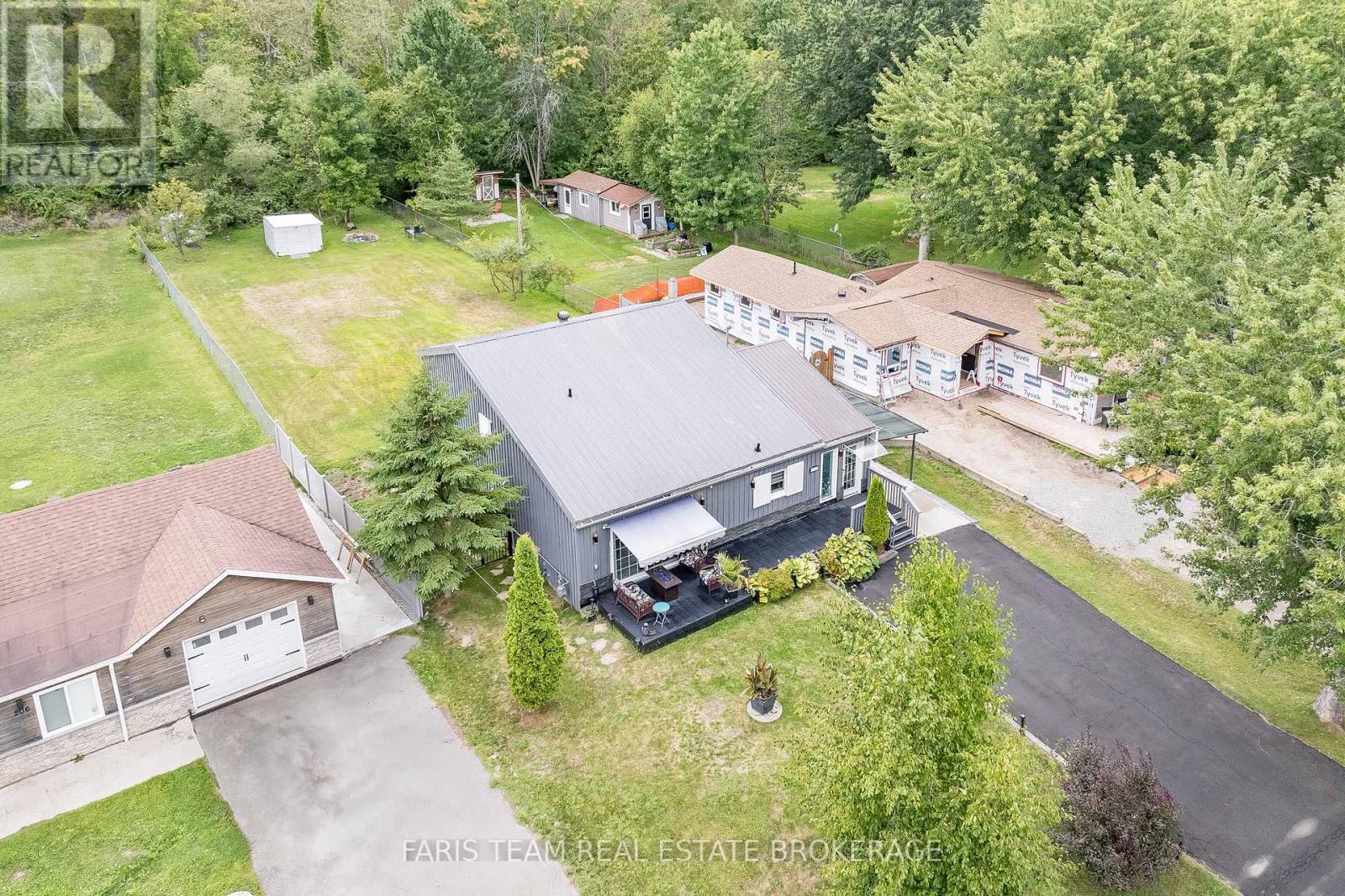 MLS® listing #28780638 for sale located at 210 PARKVIEW DRIVE