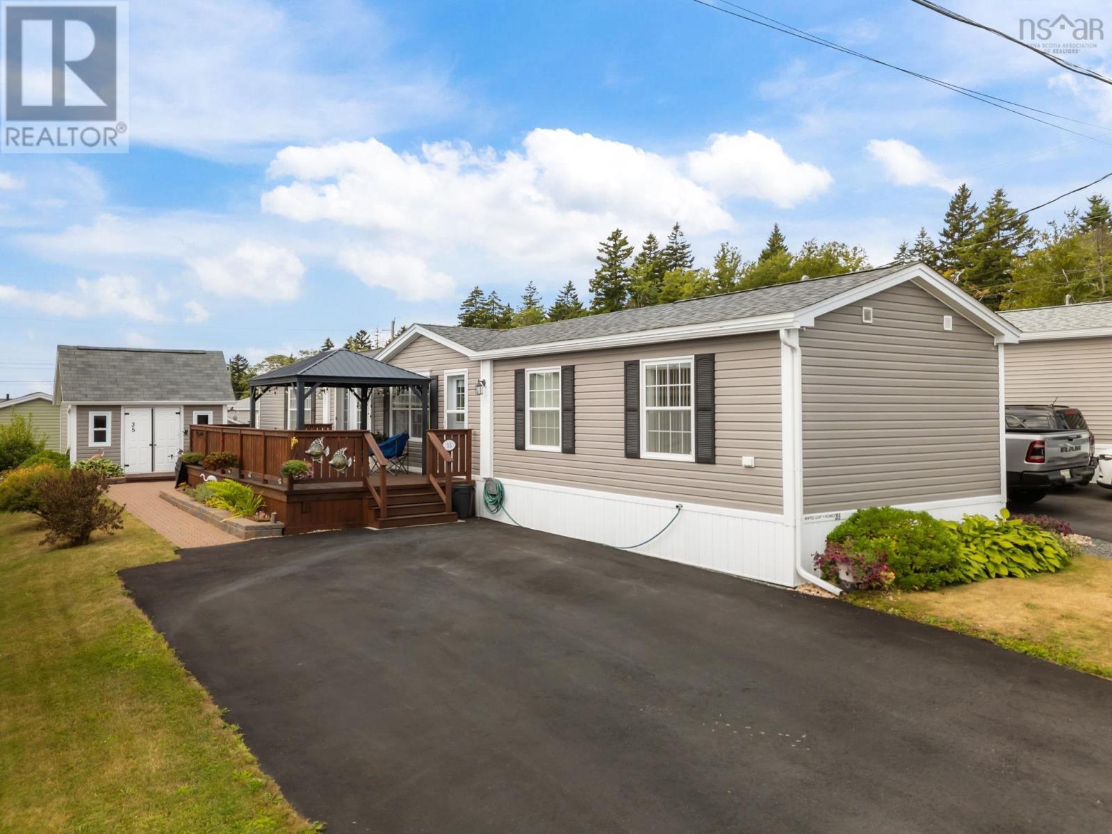 MLS® listing #28780739 for sale located at 35 Eighth Street