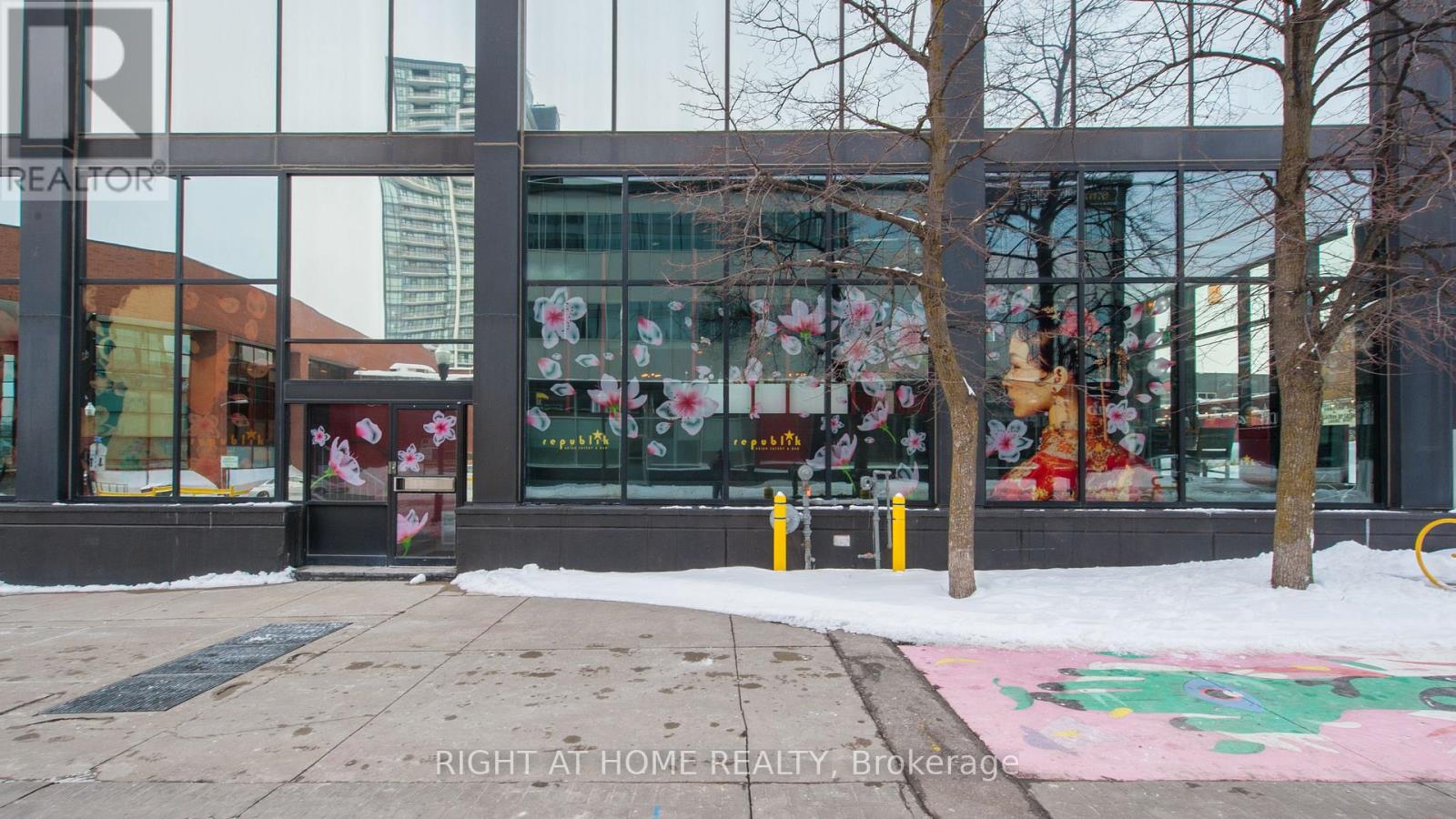 MLS® listing #28781307 for sale located at 102 - 305 KING STREET W